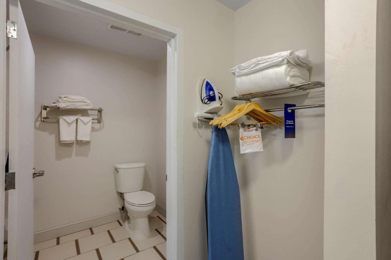 Comfort Inn & Suites Mt Laurel-Philadelphia Mount Laurel Esterno foto