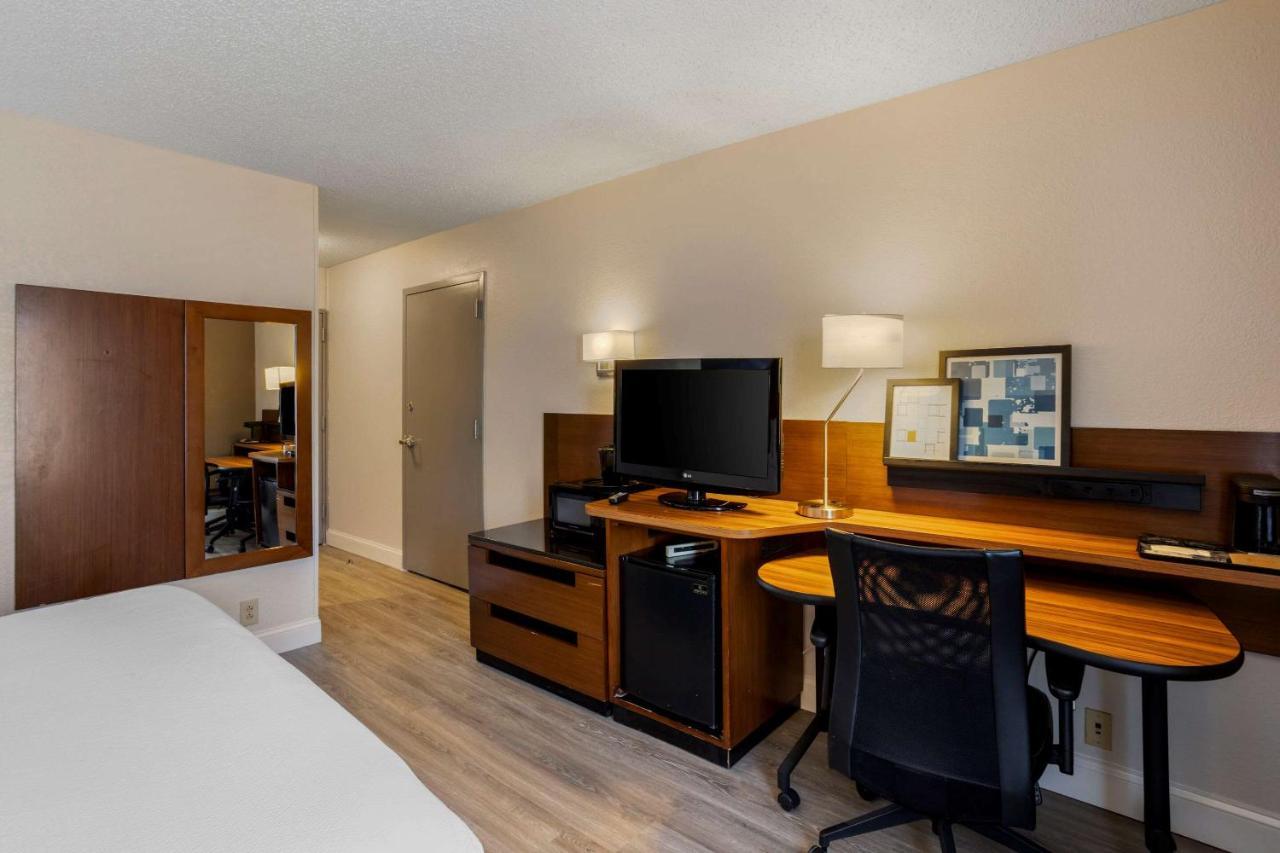 Comfort Inn & Suites Mt Laurel-Philadelphia Mount Laurel Esterno foto